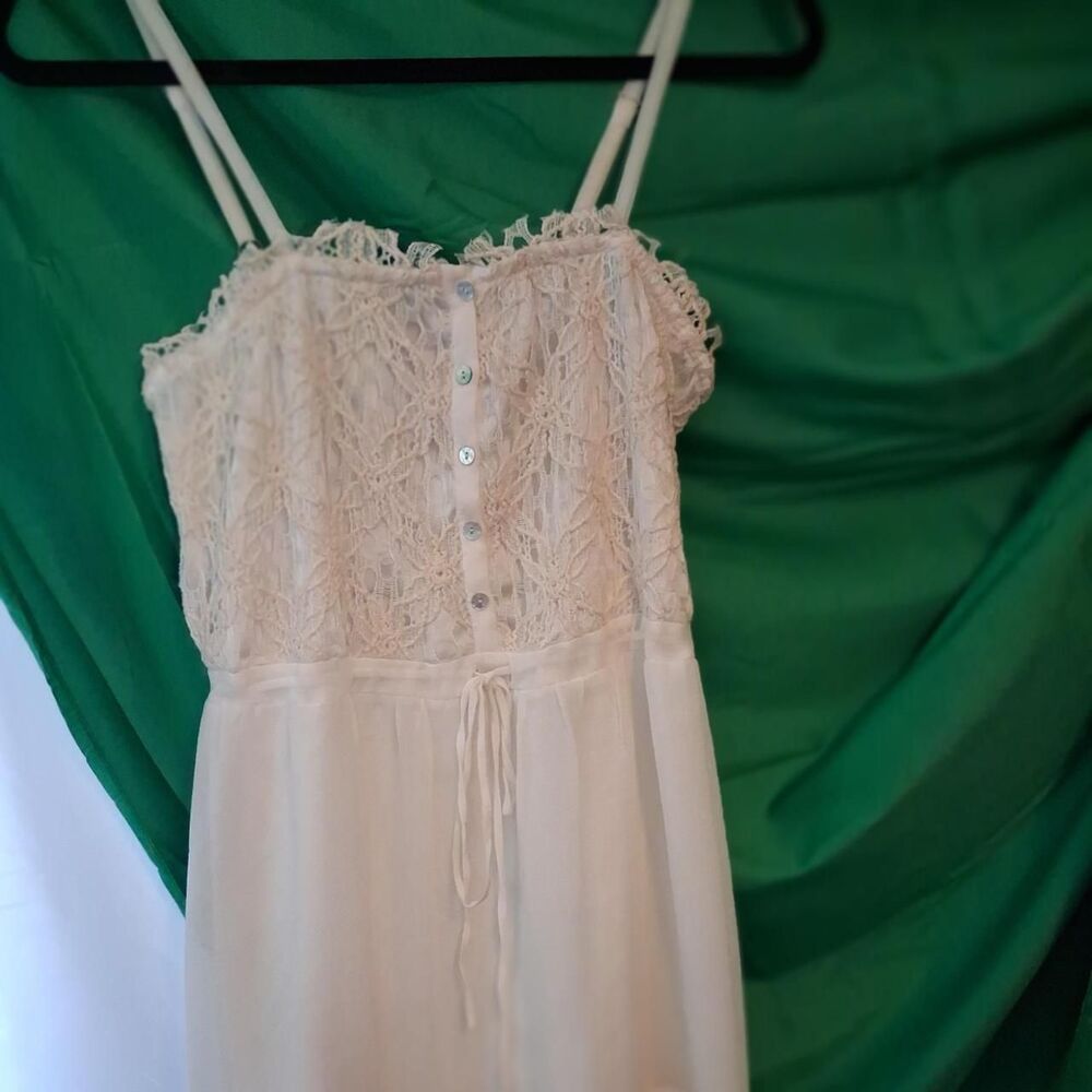 Dejavu Women's White and Cream Dress